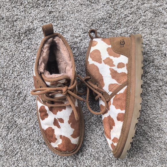 Wmns UGG Boots "Neumel Cow Print" Size 8 - Picture 2 of 5